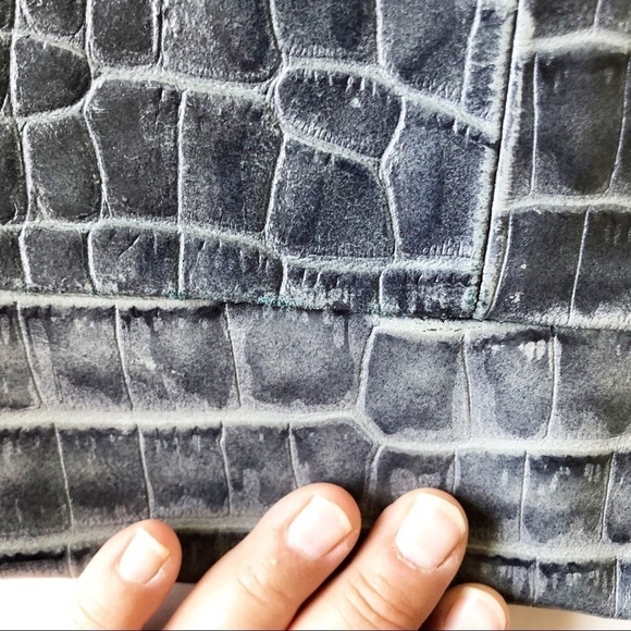 Fiore Italy Womens Blue Leather Croc Embossed Large Leather Adjustable Bag - Picture 6 of 16